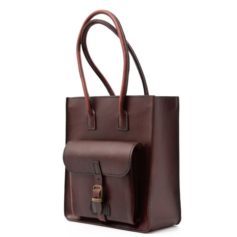 Håndsydd veske i okselær