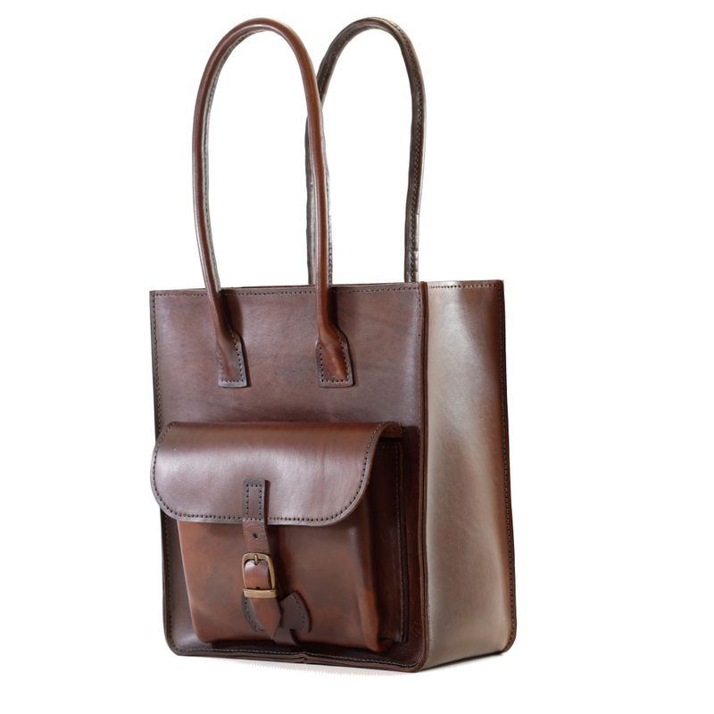 Håndsydd veske i okselær